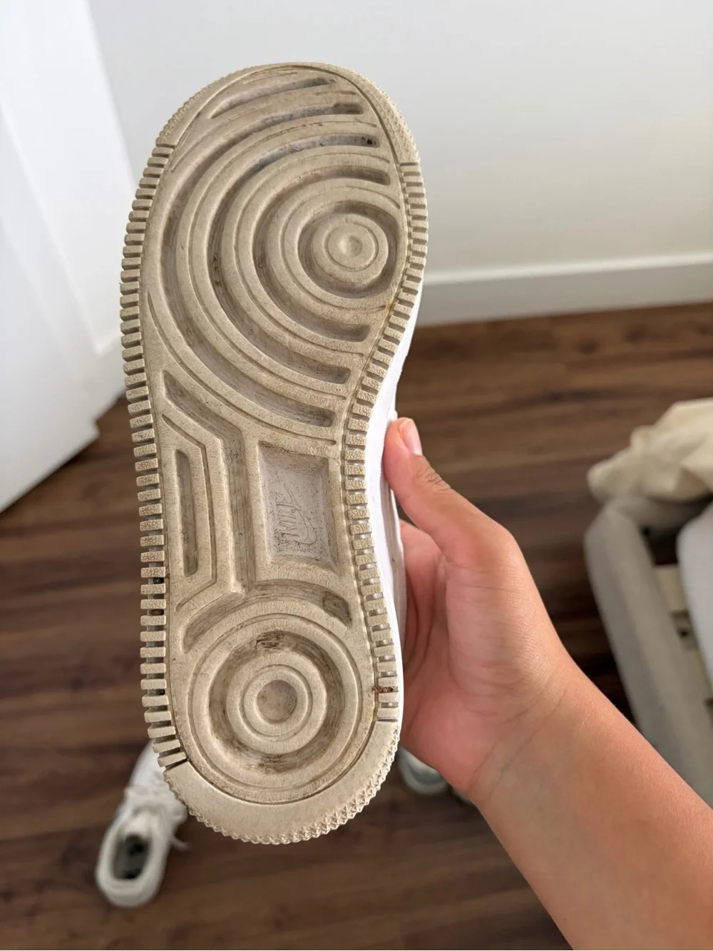 Nike White Low-Top Leather Sneakers - Picture 2 of 2